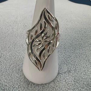New 925 Italy Sterling Silver Elegant Silver Leaf Design Ring Size 7.5